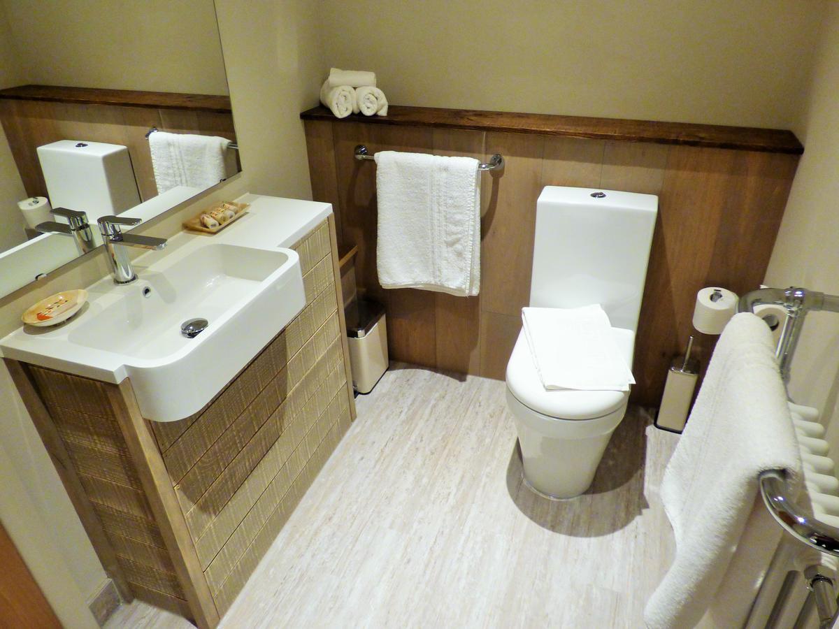 The Fenwick Steak & Seafood Pub Hotel Claughton Ngoại thất bức ảnh